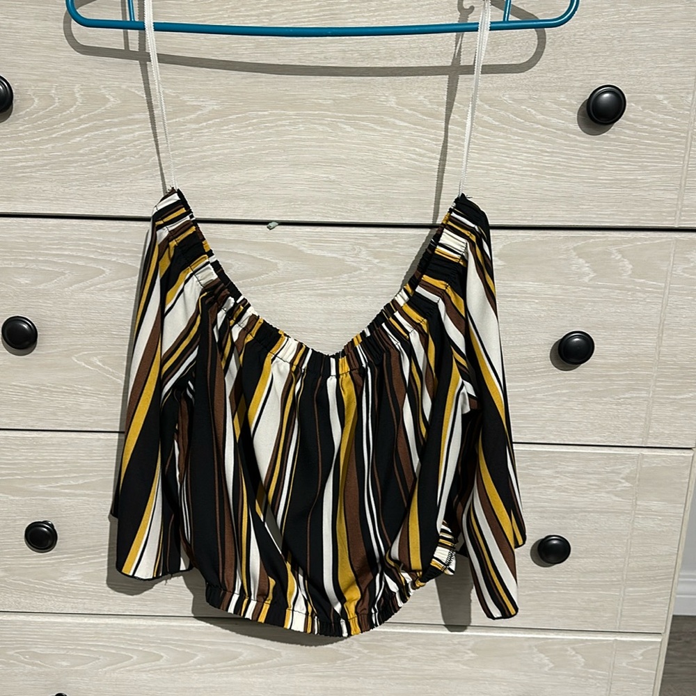 Off-shoulder Crop top